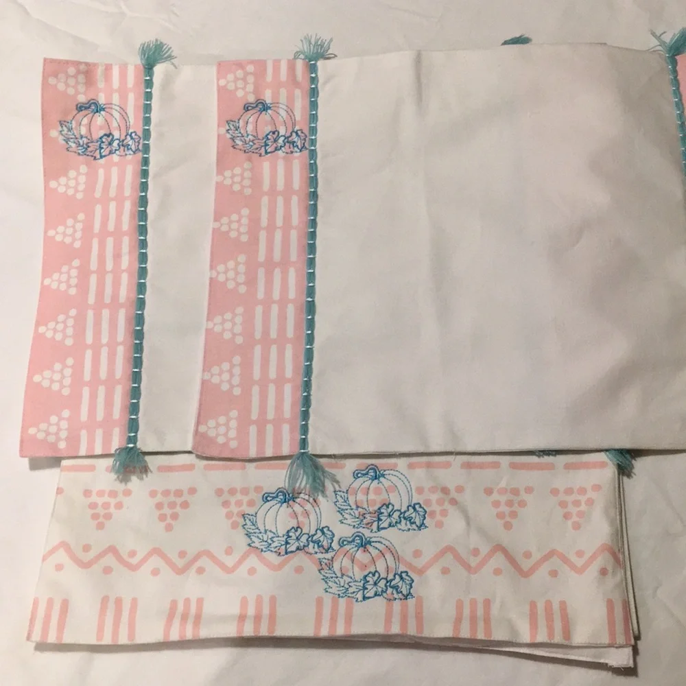 Handmade Pumpkins Table Runner and 2 Placemats  NEW